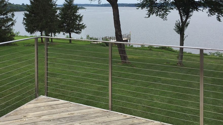 deck wire railing picture.